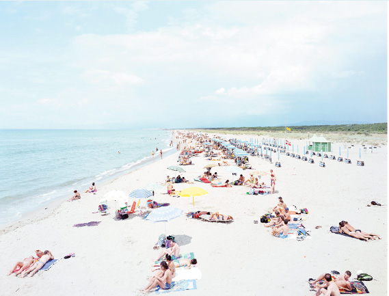 Photographer Massimo Vitali's Beach Series