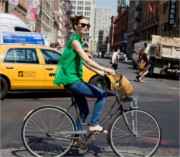 Bicycle Chic; How to look chic on a bike; how to look cute on a bike; 