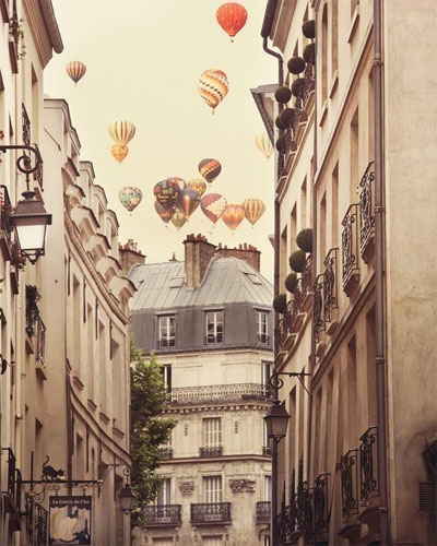 Hot air ballooons over Paris