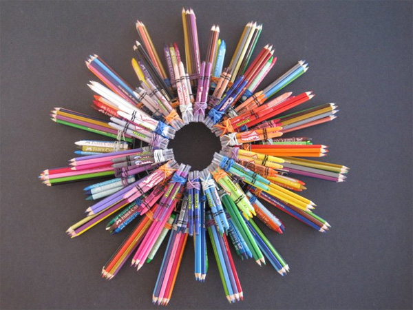 modern wreaths using colored pencils 