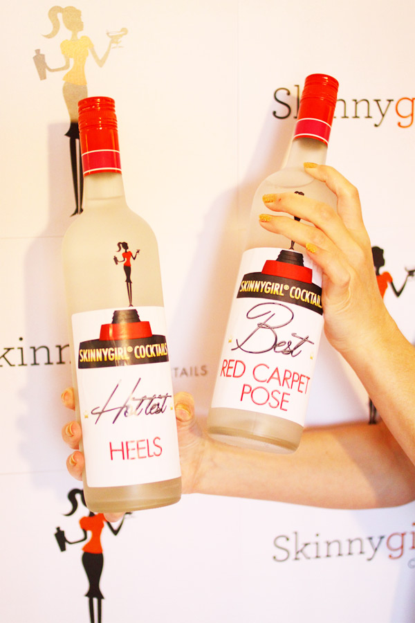 Kelly Golightly shows you how to dress up your bottles for an Oscars Party or Awards Show Party with the downloadable {free} SkinnyGirl Cocktails Toolkit on  www.KellyGolightly.com