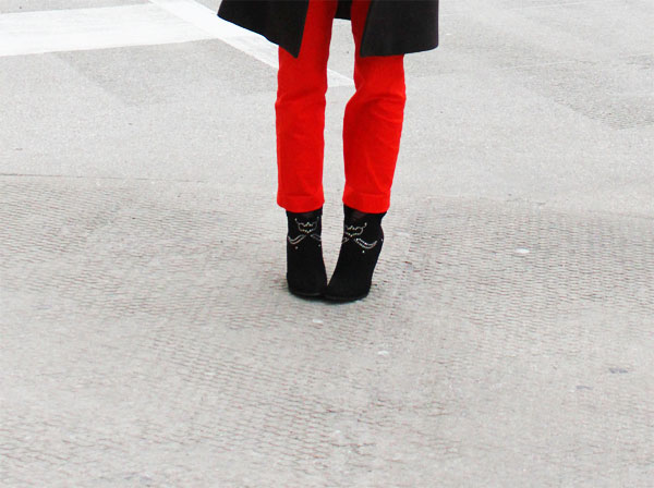how to wear red pants; how to wear bright pants; how to style red pants; how to style bright pants; bright pants for spring