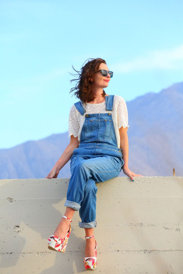 how to wear overalls