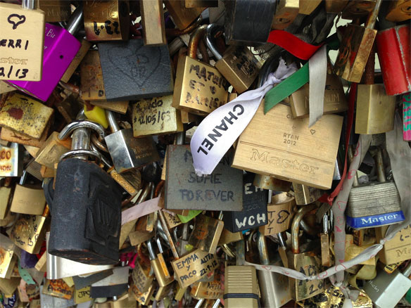 paris love locks