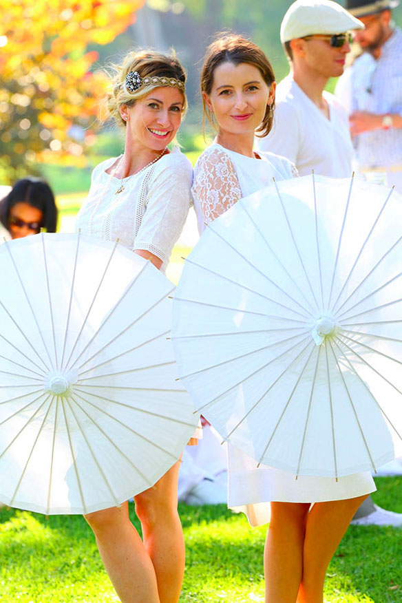where to find parasols for a white party; where to find white parasols; white parasols for cheap