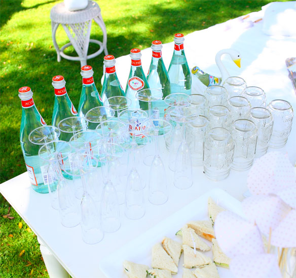 what drinks to serve at a white party; white drinks; what cocktails; white party drinks