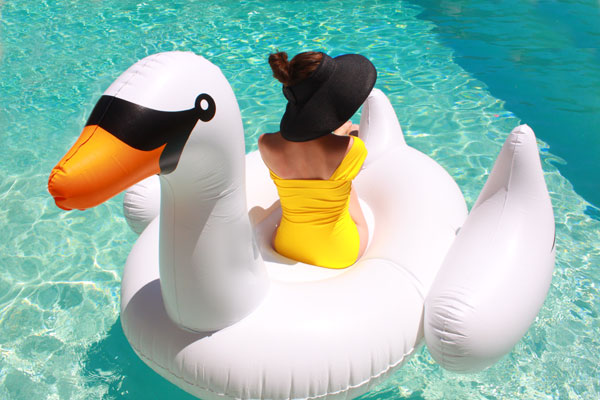 swan_pool_float