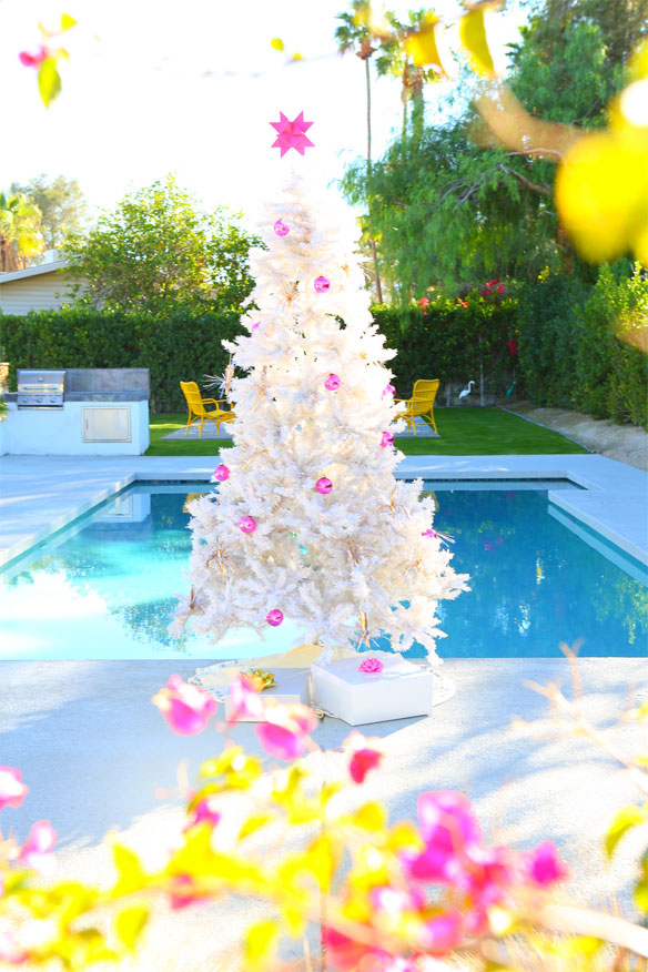 modern white christmas tree  / a palm springs christmas | kelly golightly