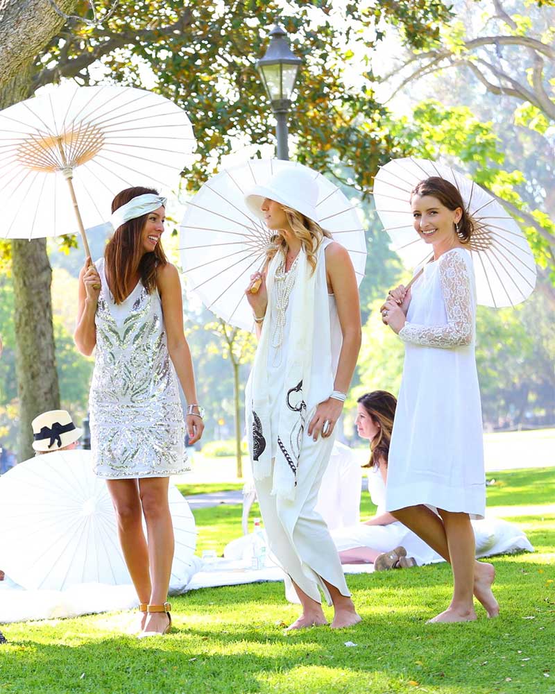 How To Throw a White Party: White Party food ideas, what to wear to a white party and more ideas by entertaining expert Kelly Golightly. #whiteparty #kellygolightly