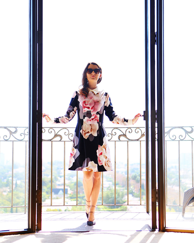 Ted Baker floral dress as seen on fashion blogger Kelly Golightly at Beverly Wilshire. #kellygolightly #tedbaker #nordstrom #beverlywilshire #fourseasons #fallfashion #floraldresses