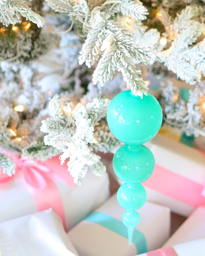Fashionable Christmas Decorating: Modern ornaments, colorful Christmas decorating inspired by Palm Springs colors!