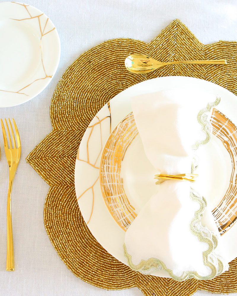 Stylish Modern Christmas Tabletop: gold flatware, modern napkin rings, gold-rimmed plates, scalloped placemats + more ideas from Kelly Golightly.