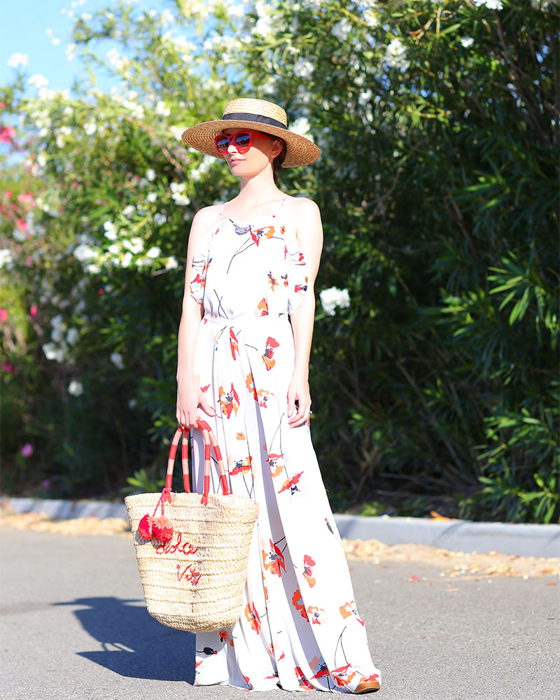 Love this Dolce Vita tote bag + floral jumpsuit for summer! #kellygolightly #jumpsuits #papercrown