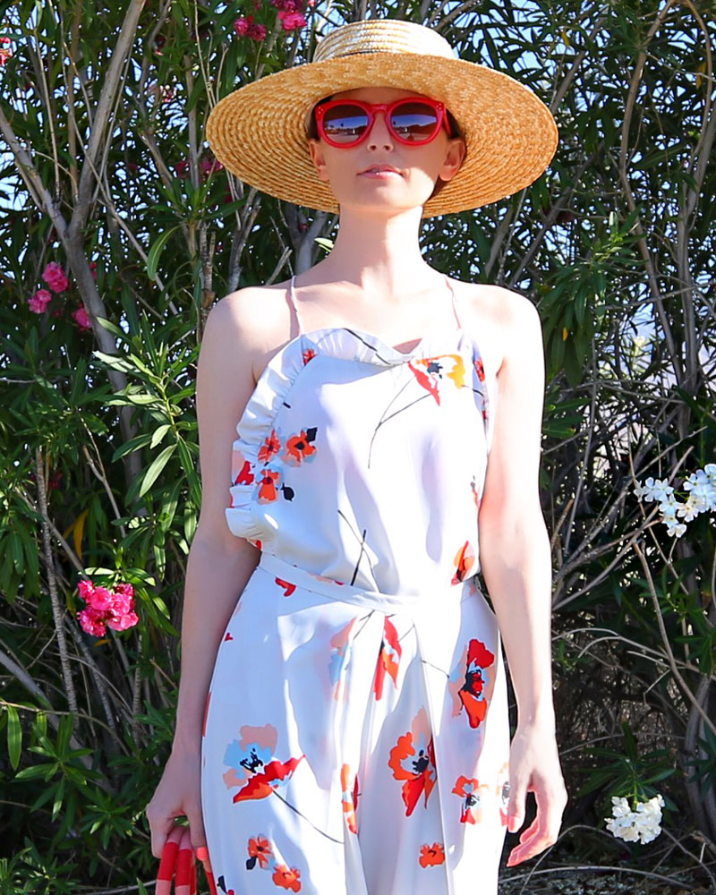 Love this floral jumpsuit for summer! #kellygolightly #jumpsuits #papercrown