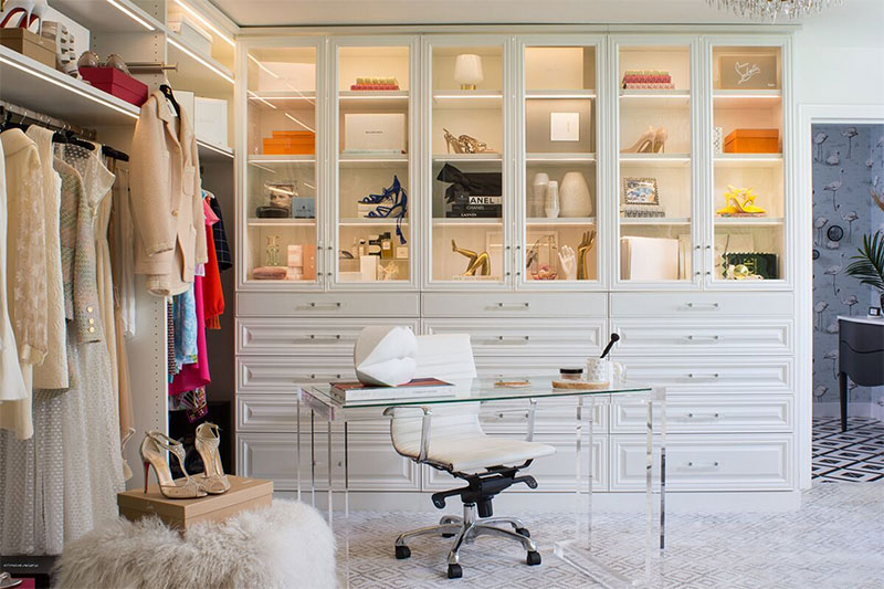 Fashion blogger Kelly Golightly's closet in Palm Springs!