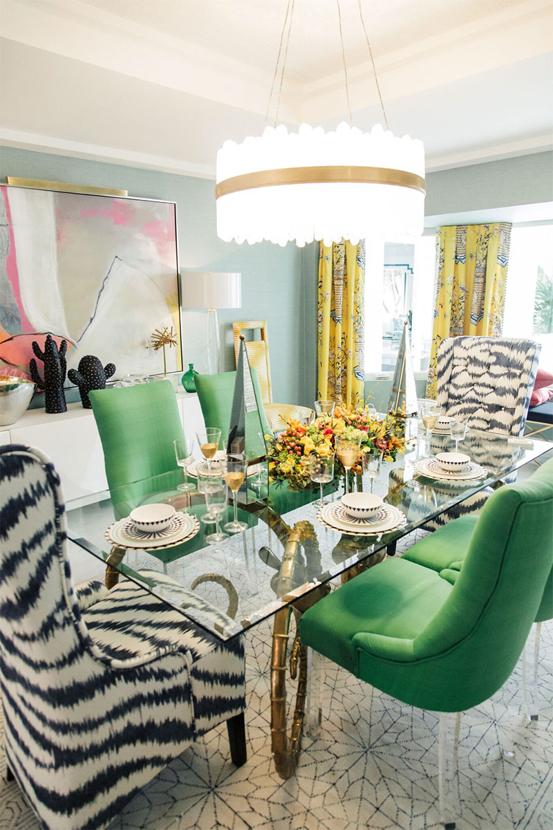 Kelly Golightly's Colorful Palm Springs Dining Room designed by Christopher Kennedy #palmspringsstyle #palmsprings #traditionalhome #interiorinspo #sodomino #mydomaine #diningroom