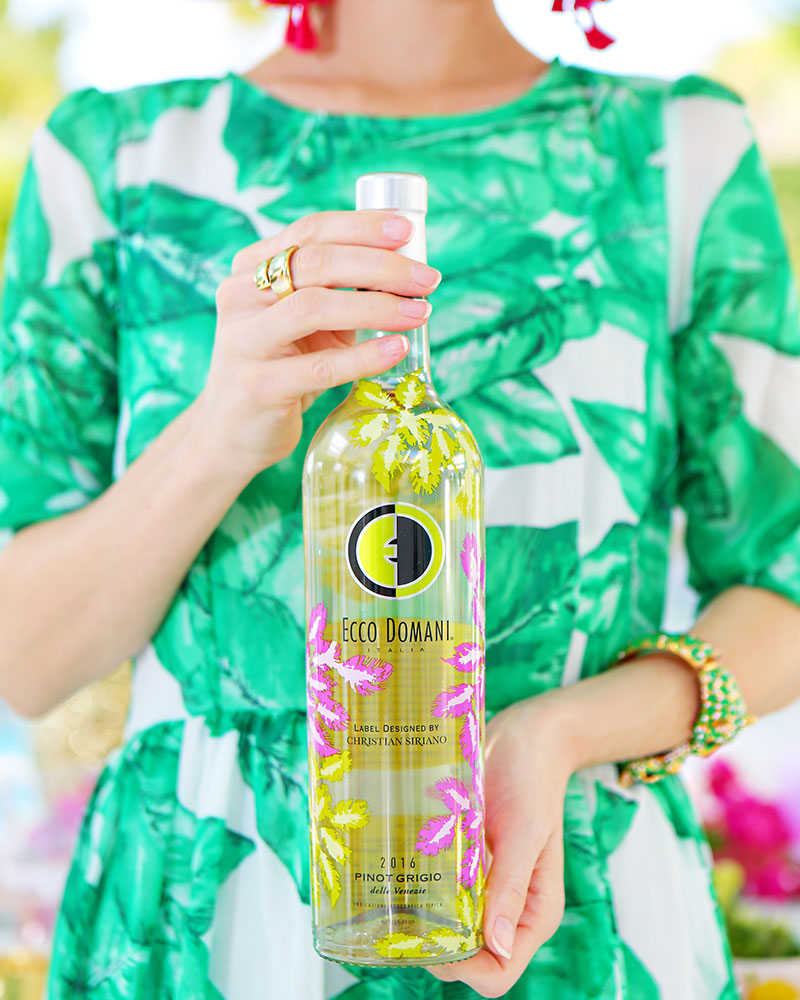 Hosting a party inspired by this Ecco Domani x Christian Siriano bottle! #kellygolightly #bananaleaf #palmsprings
