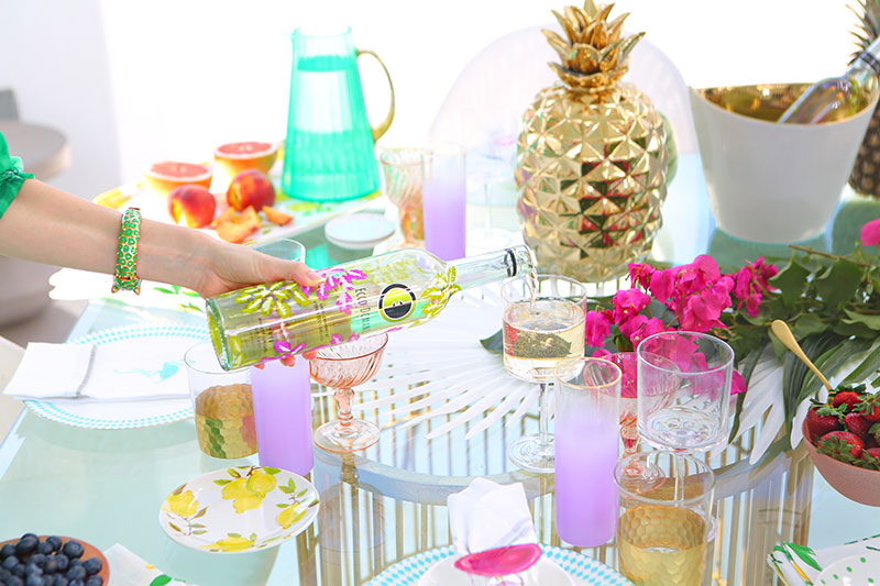 How to Set a Colorful Tabletop + the Best Watermelon Sangria Recipe #sangria #kellygolightly #tabletops #sangria