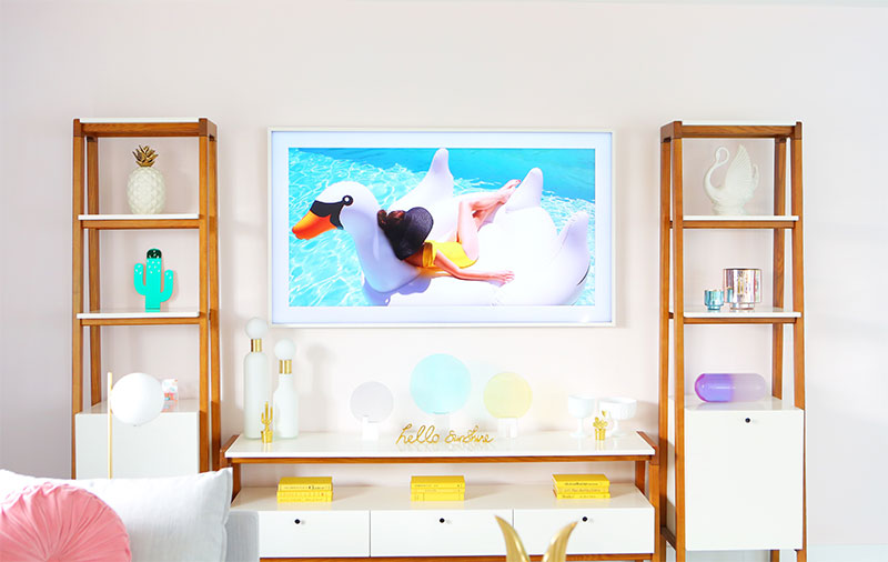 A TV That Looks Like Art? YASSS! See the TV interior designers use on the blog. #kellygolightly