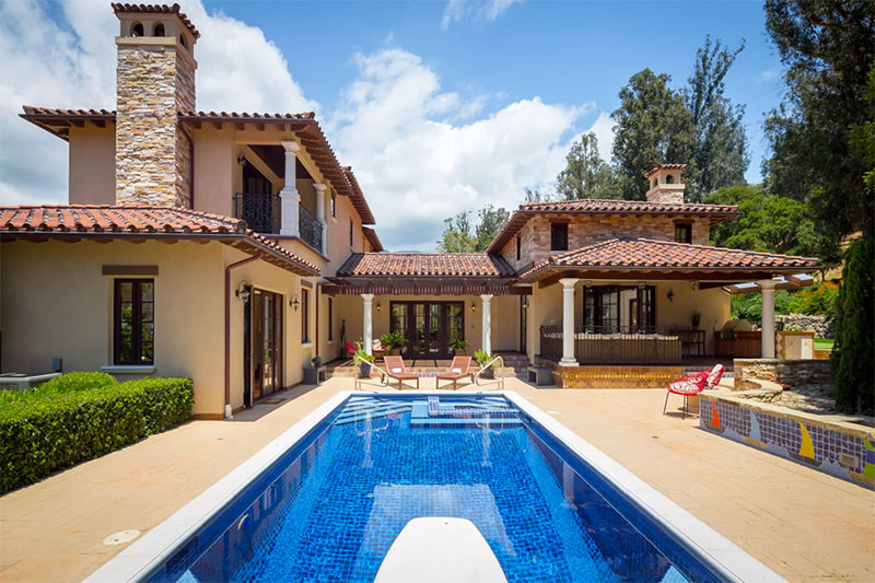 This dream house + dream pool could be yours! Click thru to the blog to see how to win...