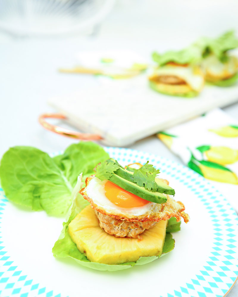 Tropical Turkey Burgers! Get the quick + easy recipe for healthy, colorful and delicious turkey burgers on Kelly Golightly.