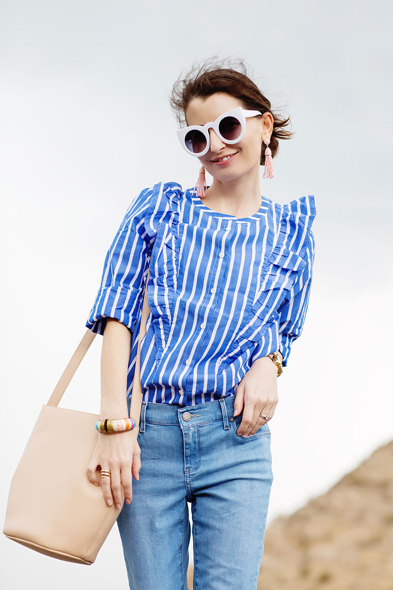 Love this ruffled blue-and-white striped top + nude leather bag! #kellygolightly #jcrew #cuyana