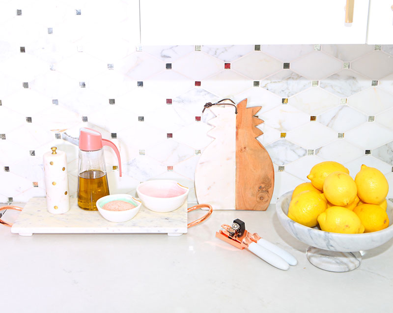 Love this marble bowl filled with lemons. Fun way to style a kitchen! #dreamkitchen #whitekitchen #kellygolightly