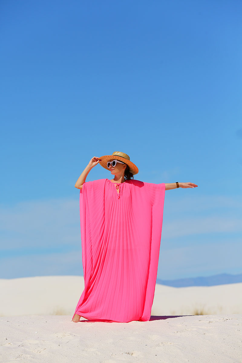 Pink Caftans in White Sands + A Pink Caftan Guide!